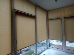 Рулонные шторы на балконе с тканью Len T 0881 Ivory