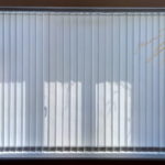 Вертикальные жалюзи в кабинете с тканью Appolon 011 White