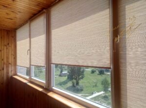 Рулонные шторы на балконе с тканью Jute 511 Mocca