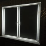 Рулонные шторы в комнате с тканью Umbra BO 54 Grey