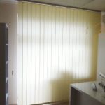 Вертикальные жалюзи в кабинете с тканью Creppe 03 Yellow