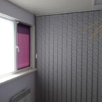 Вертикальные жалюзи (ткань Anna 03 Grey) и рулонные шторы (ткань Royal 808 White и 810 Orchid) в салоне