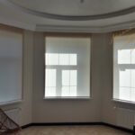 Рулонные шторы в зале с тканью Woda T 1839 Beige
