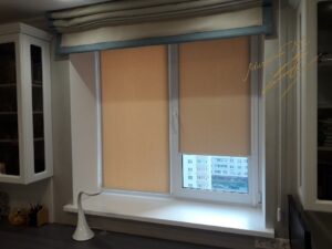 Рулонные шторы в спальне с тканью Luminis 214 Tan