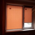 Рулонные шторы в спальне с тканью Woda T 1827 Light Brown