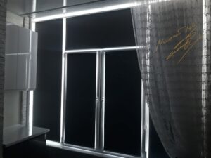 Рулонные шторы на кухне с тканью C008 Камилла BO Серый