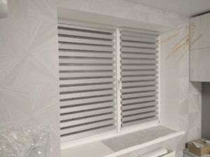 Шторы день-ночь в спальне с тканью B.O. BH 113-1 Silver