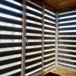 Штори день-ніч на балконі, що оббитий вагонкою, з тканиною BH-18 Wenge